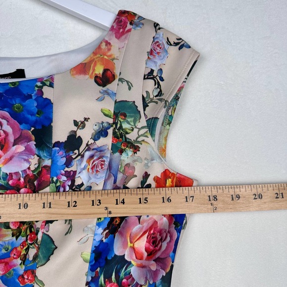 Signature by Robbie Bee  Size PM  Floral Printed A-line Cap Sleeve Pleated Dress - Picture 4 of 7